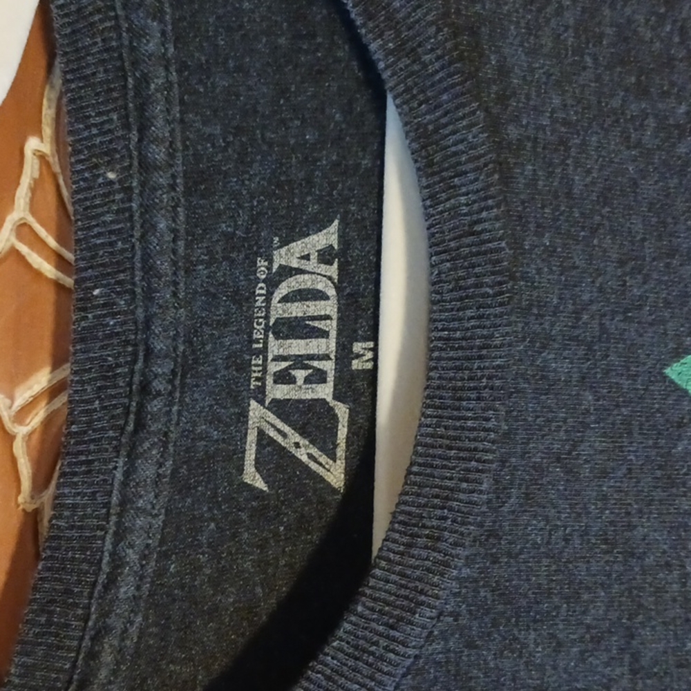 Men's Legend of Zelda Tshirt size Medium - Picture 2 of 4
